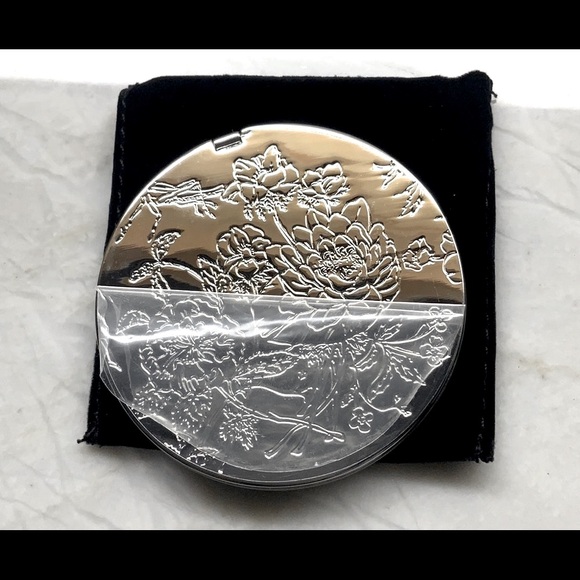 💥NIB Silver Gucci Flora Garden Double Sided Magnifying Mirror Promotional Item. - Picture 3 of 7